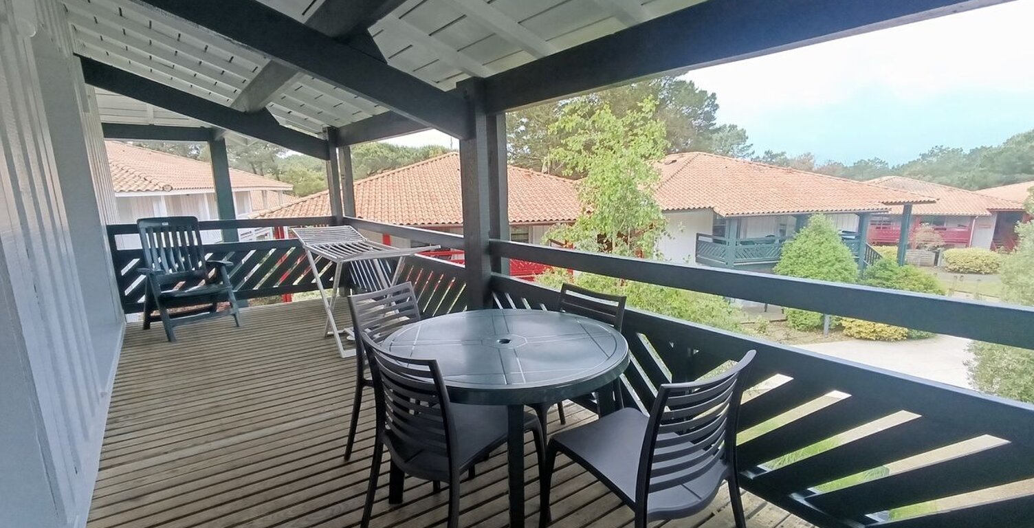 Appartement 2 pièces et vaste terrasse couverte — photo 1