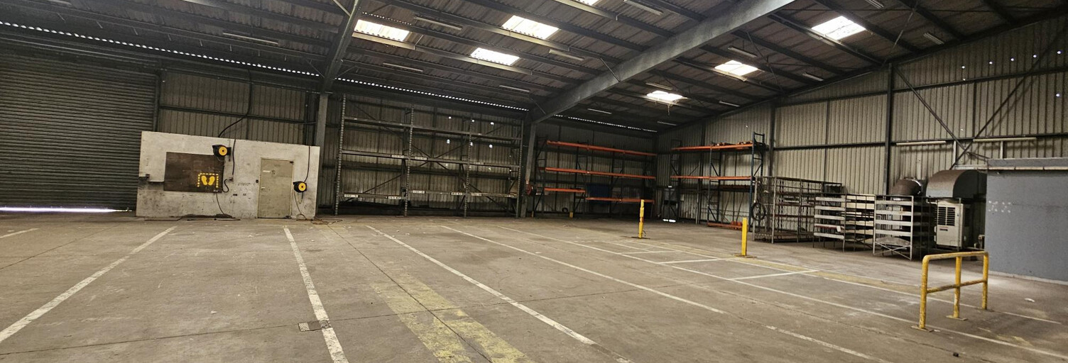 Commerce  3800 m² à louer à Angers (49000)