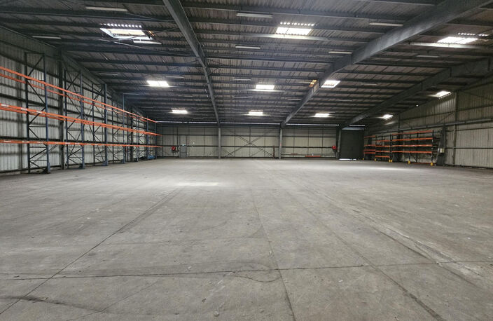 LOCAL D'ACTIVITE DE 3800 M2 A LOUER ANGERS EST — photo 2