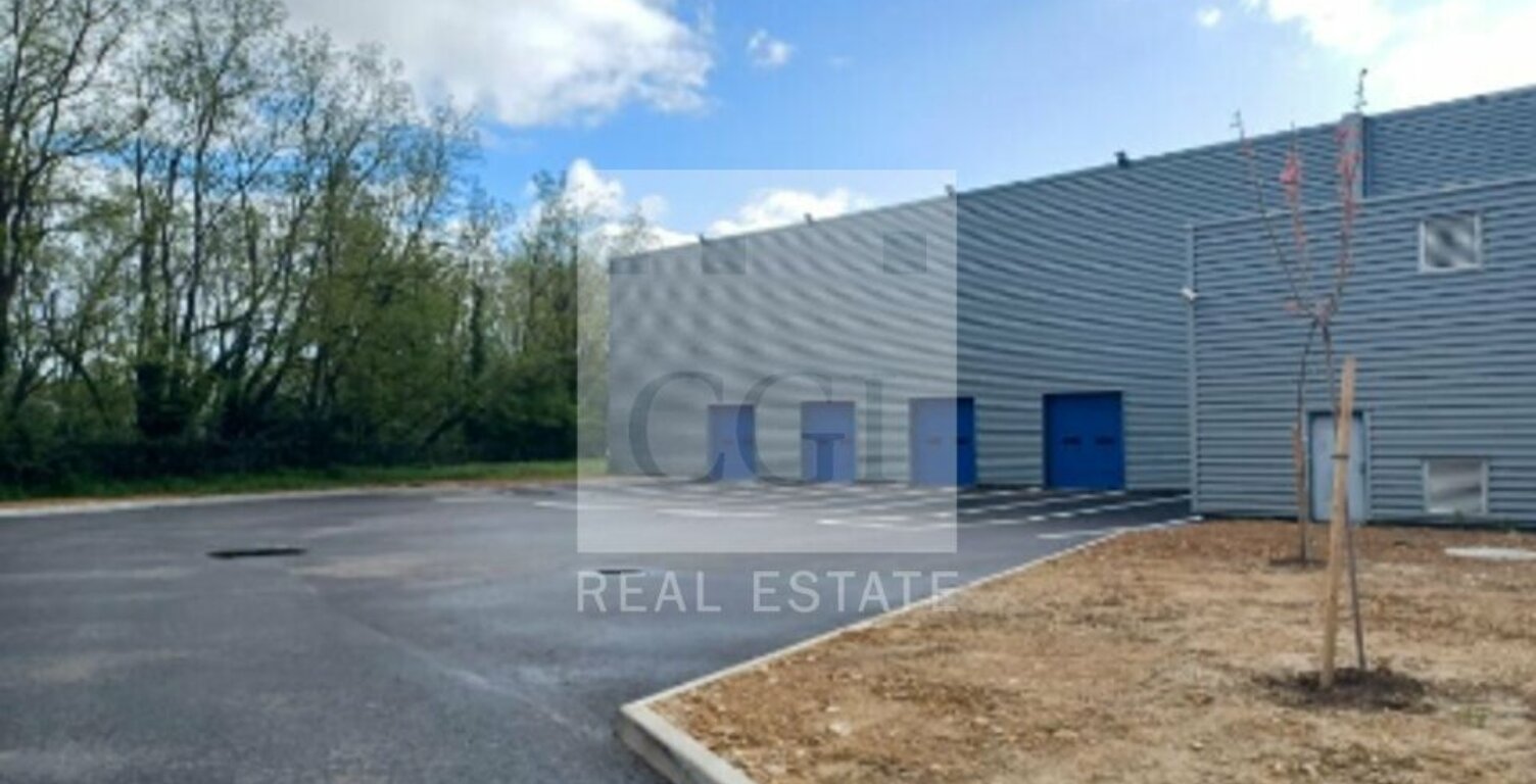 ENTREPOT LOGISTIQUE à LOUER — photo 1