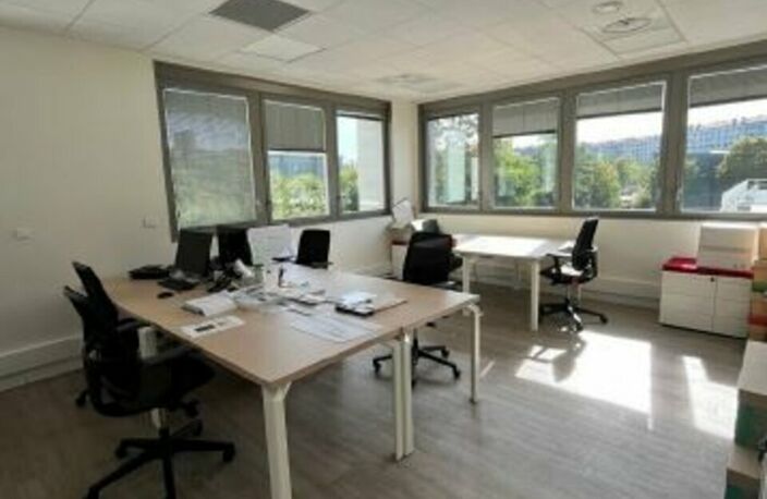 BUREAUX à LOUER — photo 2