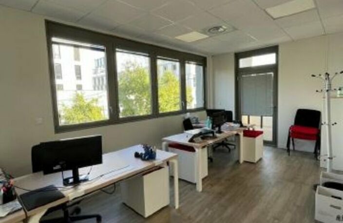 BUREAUX à LOUER — photo 3