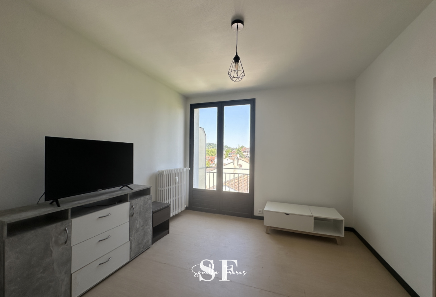 AGEN CENTRE-VILLE - STUDIO AVEC BALCON ET PARKING — photo 1