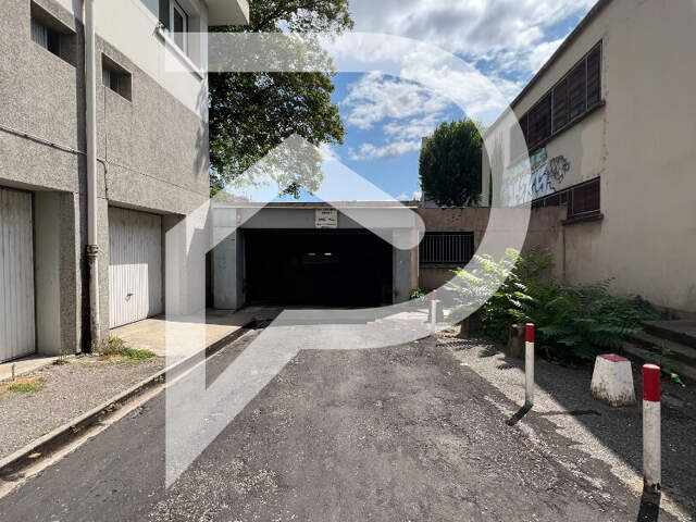 Garage 21m2 à louer — photo du bien