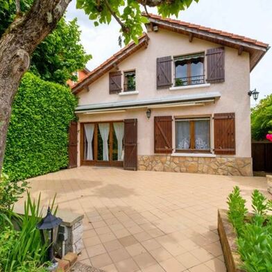 Maison 6 pièces 437808 €