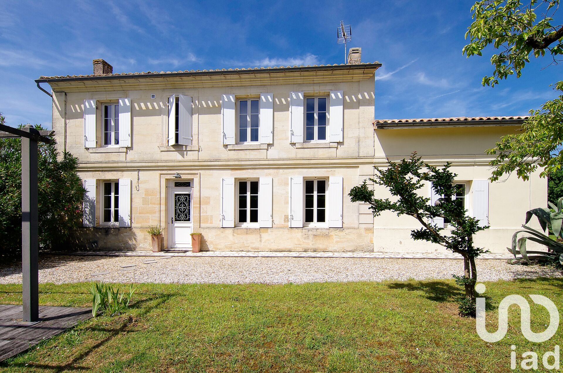 Cadillac-En-Fronsadais - 190m² - 6p. - 3ch.