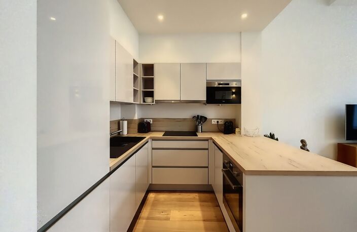 MAISON EXCEPTIONNELLE 6 PIECES DE 175 M2 CHASSIEU (69680) — photo 2