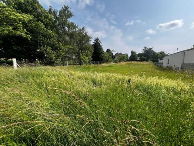 Terrain À Vendre d'environ 1178m2 à batîr — photo du bien
