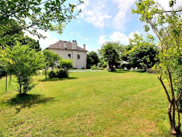 Maison familiale 10 pièces avec piscine — photo du bien