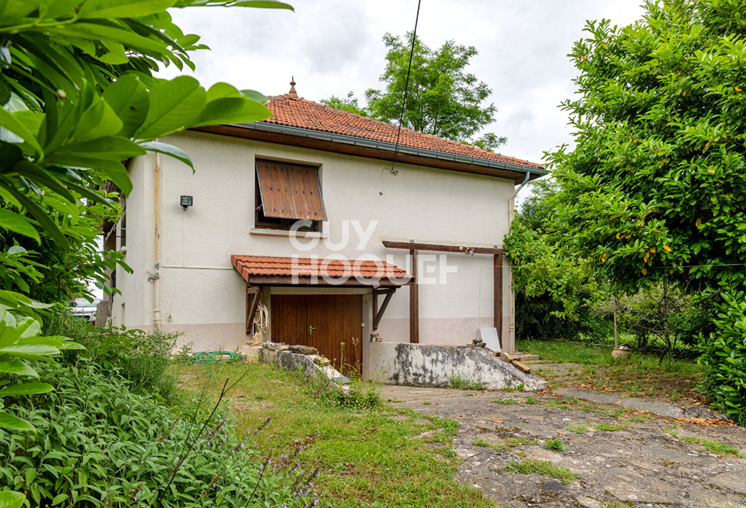 Maison avec un sous-sol complet et un grand terrain — photo 1