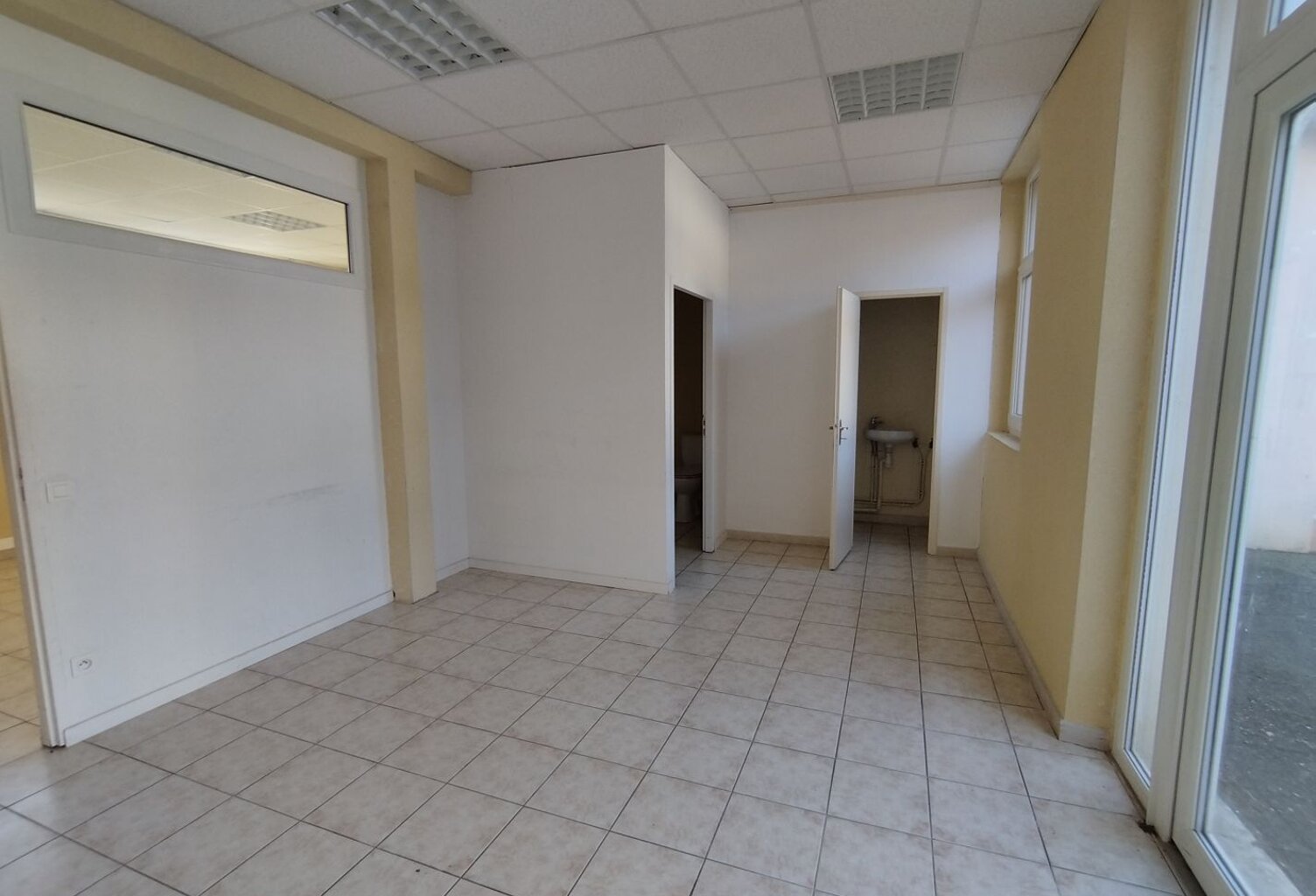 Local commercial Bureau — photo 1