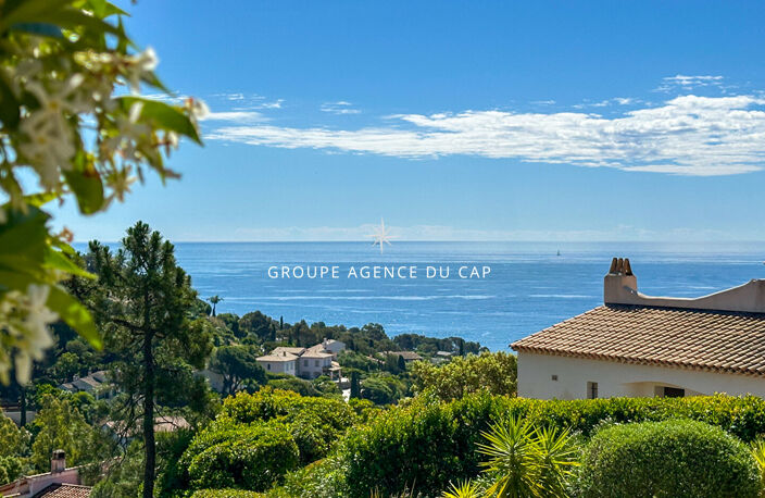 À VENDRE VILLA VUE MER 4 CHAMBRES 206M2 LES ISSAMBRES — photo 3