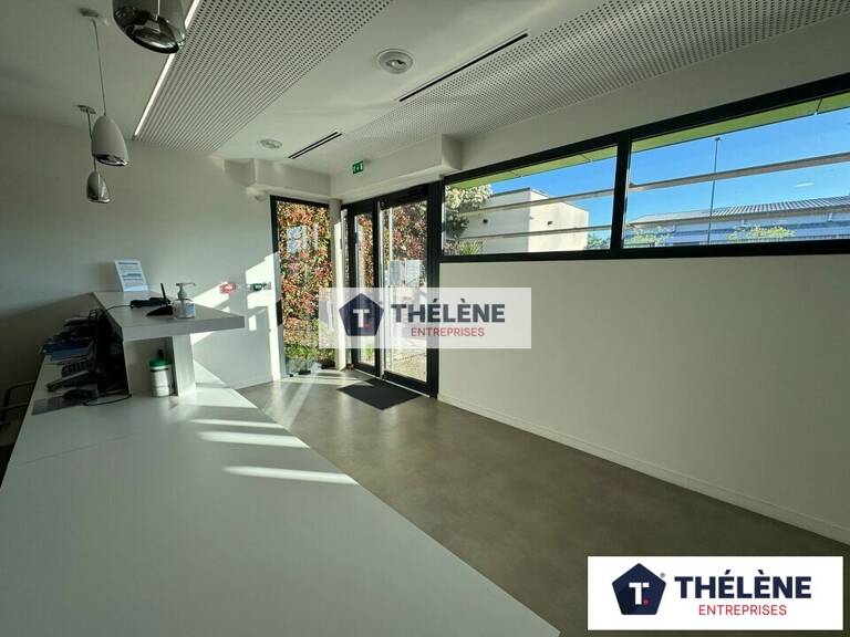 BUREAUX à LOUER — photo 1