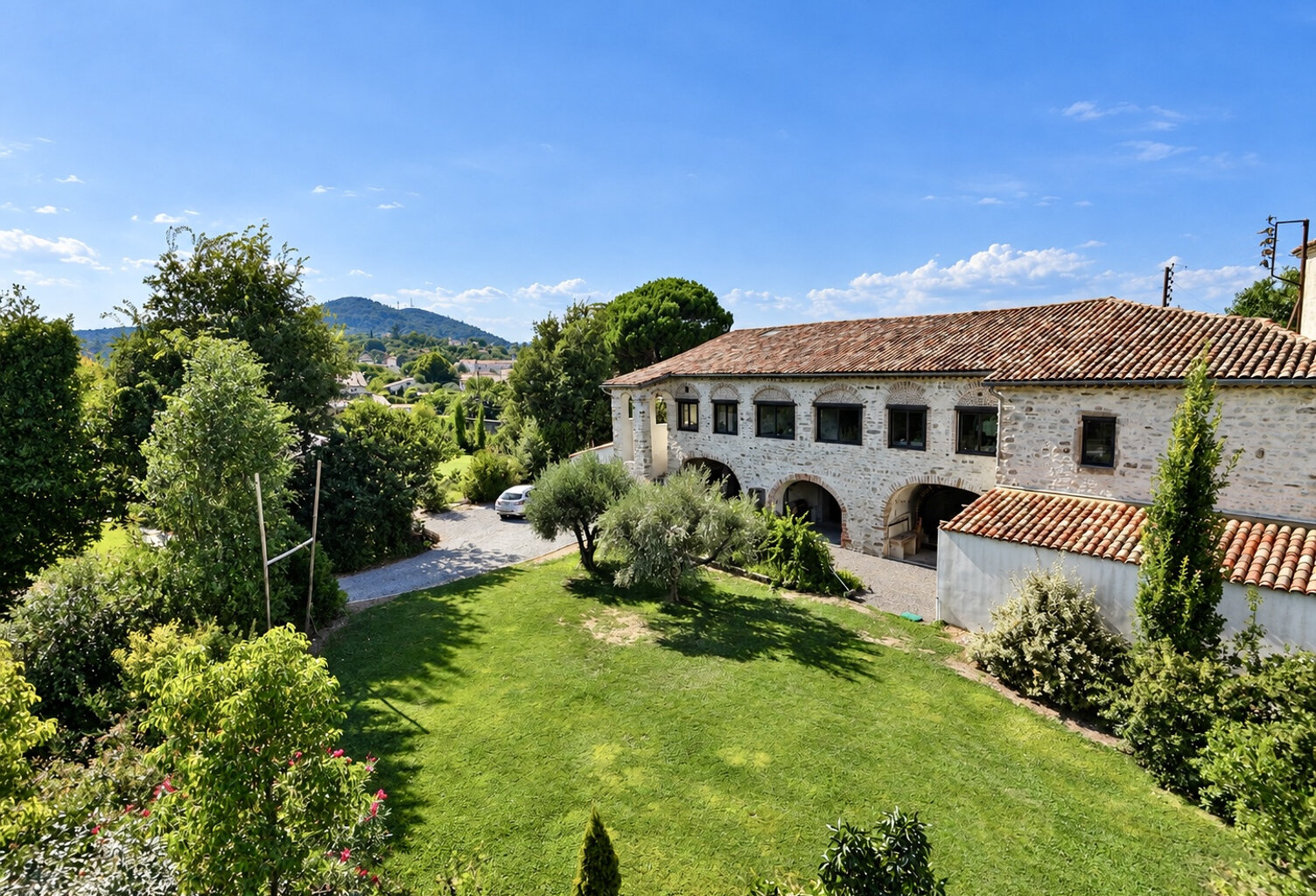 Mas 290m2 avec piscine et terrain — photo 1