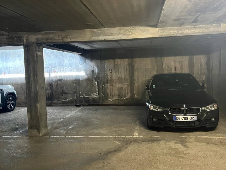 PARKING SOUS SOL EAUX CLAIRES — photo 1