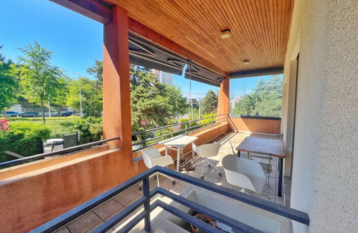 VILLA 250M2 LYON 5EME, SEJOUR CUISINE 75M2 SUR TERRAIN 400M2 — photo 2