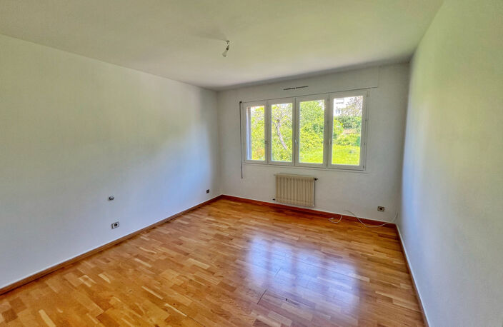 VILLA 250M2 LYON 5EME, SEJOUR CUISINE 75M2 SUR TERRAIN 400M2 — photo 4