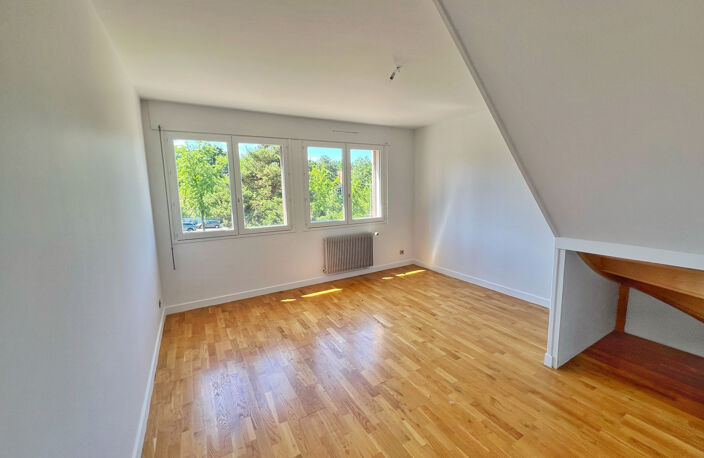VILLA 250M2 LYON 5EME, SEJOUR CUISINE 75M2 SUR TERRAIN 400M2 — photo 3