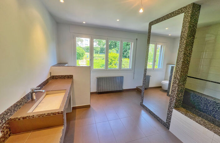 VILLA 250M2 LYON 5EME, SEJOUR CUISINE 75M2 SUR TERRAIN 400M2 — photo 5