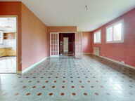 AU 1ER ETAGE D UNE PETITE RESIDENCE — photo 2