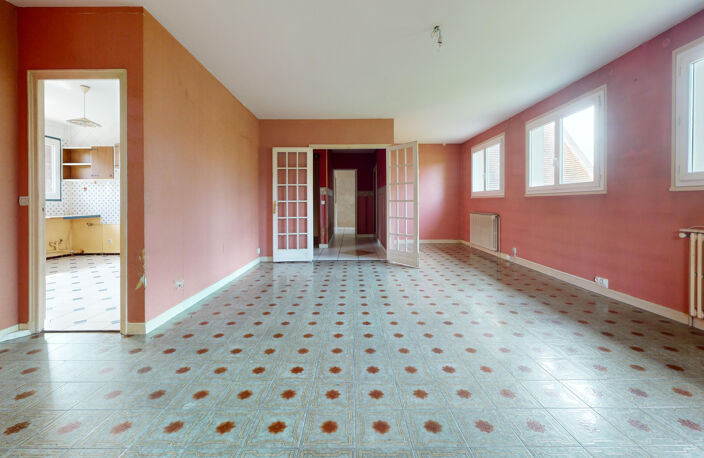AU 1ER ETAGE D UNE PETITE RESIDENCE — photo 2
