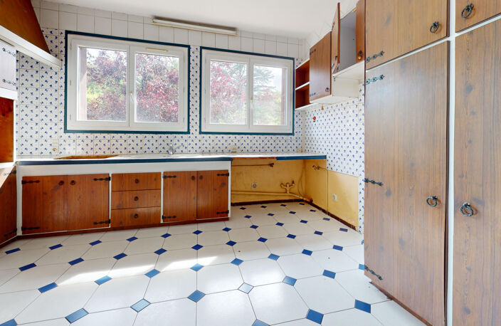 AU 1ER ETAGE D UNE PETITE RESIDENCE — photo 3