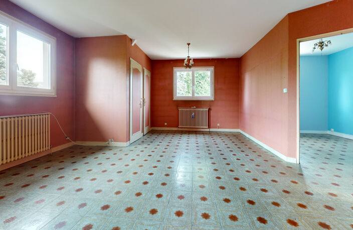 AU 1ER ETAGE D UNE PETITE RESIDENCE — photo 4