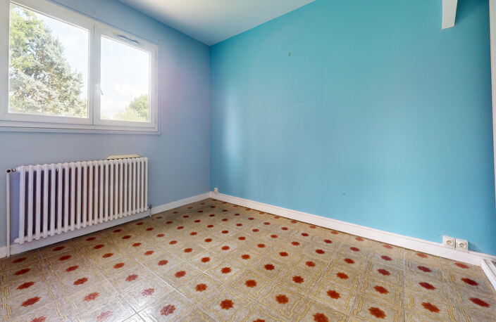AU 1ER ETAGE D UNE PETITE RESIDENCE — photo 5
