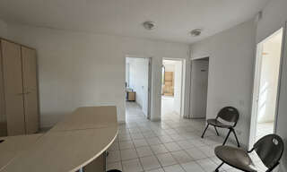 Commerce 4 Pièces 76 m² à louer à Rousset (13790)