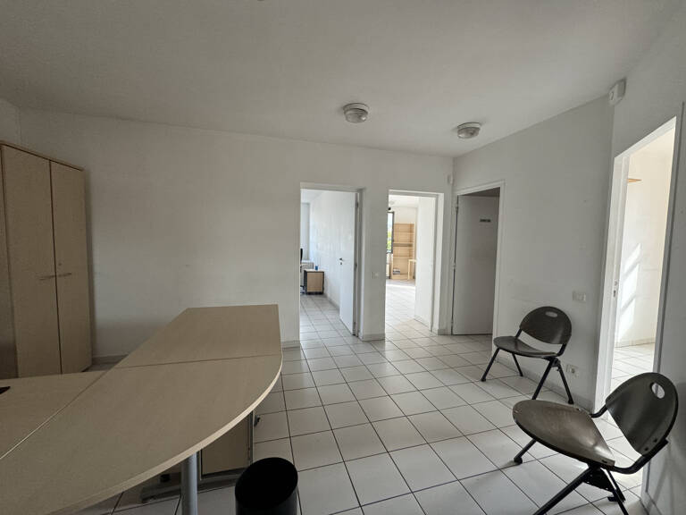 A louer - Local Professionnel 76m2 à ROUSSET — photo 1