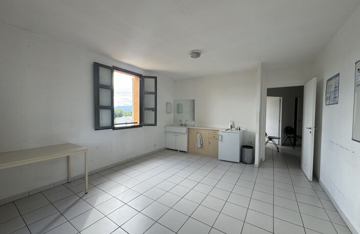 A louer - Local Professionnel 76m2 à ROUSSET — photo 2
