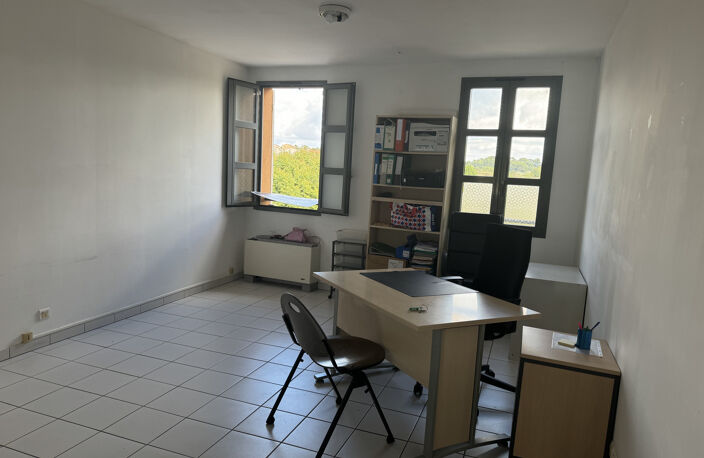 A louer - Local Professionnel 76m2 à ROUSSET — photo 4
