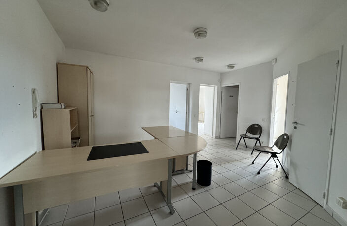 A louer - Local Professionnel 76m2 à ROUSSET — photo 5