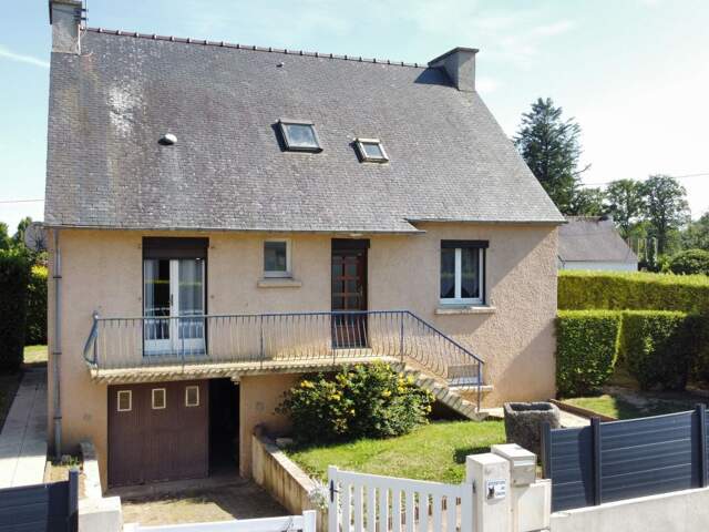 À Vendre - Maison familiale avec sous-sol et jardin clos – Quartier calme à Rostrenen — photo du bien