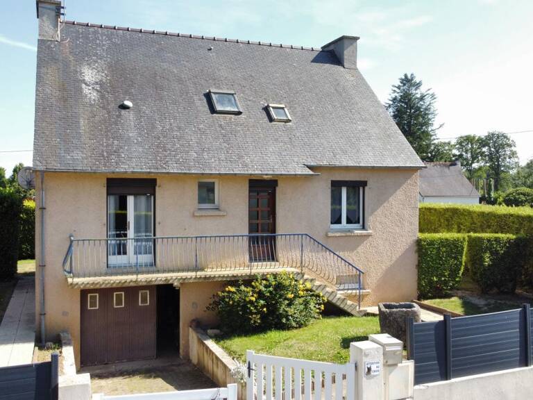 À Vendre - Maison familiale avec sous-sol et jardin clos – Quartier calme à Rostrenen — photo 1