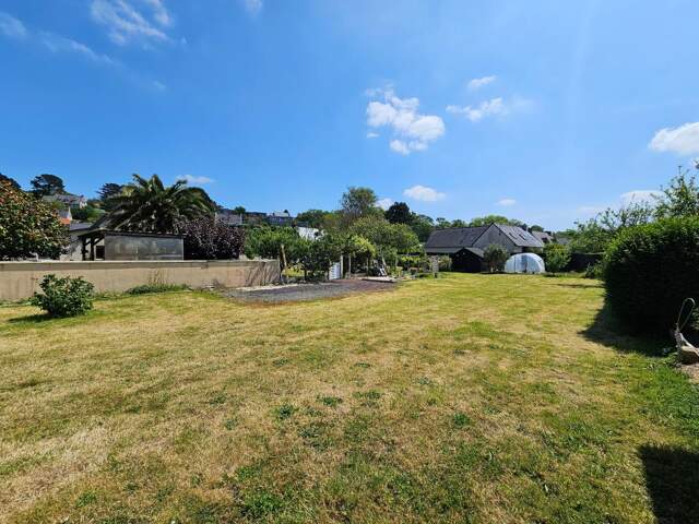 Terrain plat, viabilisé, libre tout constructeur — photo du bien