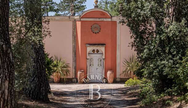 Propri&eacute;t&eacute; 20 pièces  à vendre Lourmarin 84160