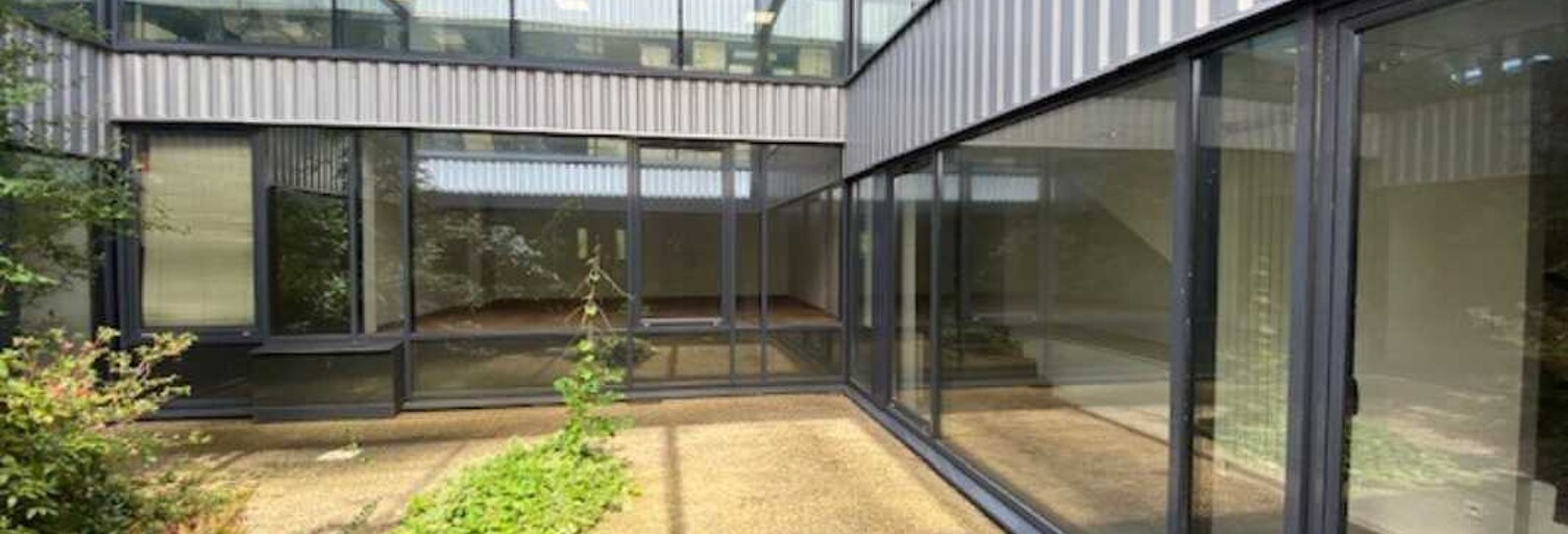 Local industriel  1307 m² à louer à Lannion (22300)