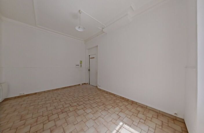 STUDIO - VOLTAIRE — photo 3