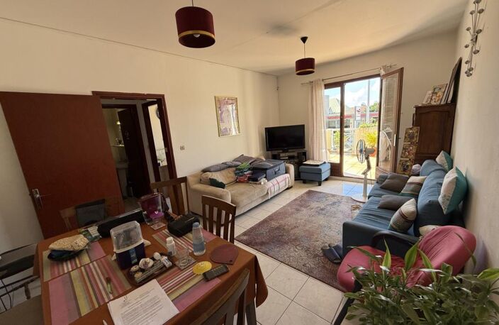 À Saint-Denis, appartement F3 de 61 m2 avec Grande terrasse — photo 2