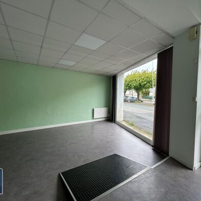 Bureau 4 pièces 900 €