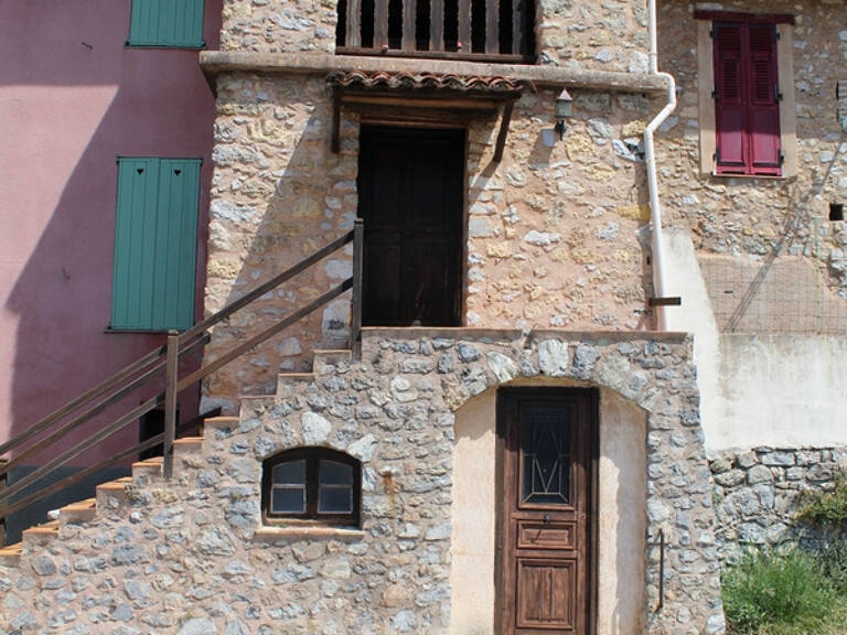 Maison de village en pierre avec cave et dépendance — photo 1