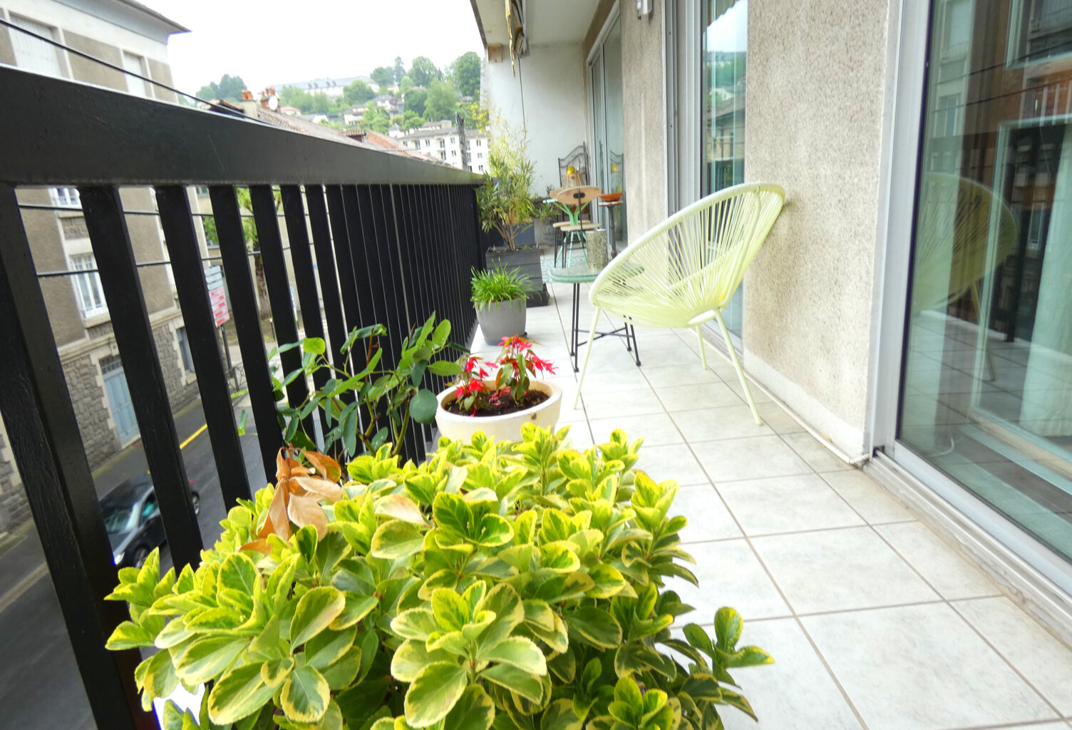 Grand T4 ASCENSEUR BALCON STATIONNEMENT — photo 1