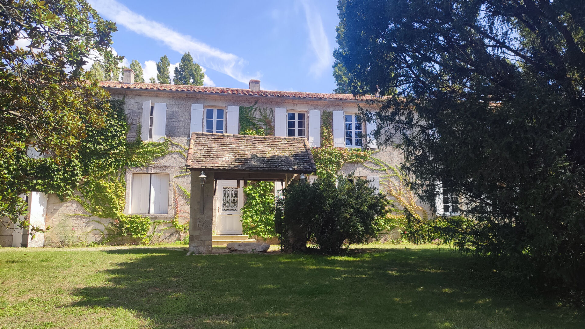 Villa / Maison  T9 à vendre Thairé 17290