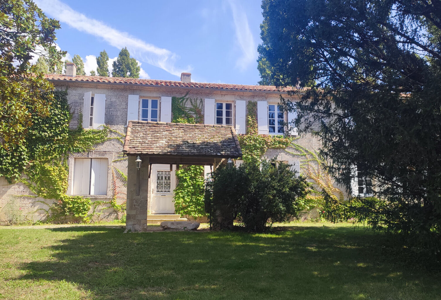 Belle Demeure   avec dépendance en pierre  9 pièce(s)  - THAIRE — photo 1