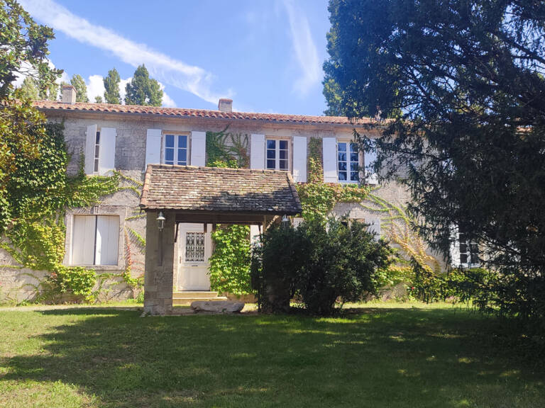 Belle Demeure   avec dépendance en pierre  9 pièce(s)  - THAIRE — photo 1