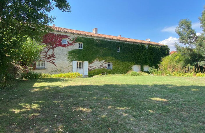 Belle Demeure   avec dépendance en pierre  9 pièce(s)  - THAIRE — photo 3