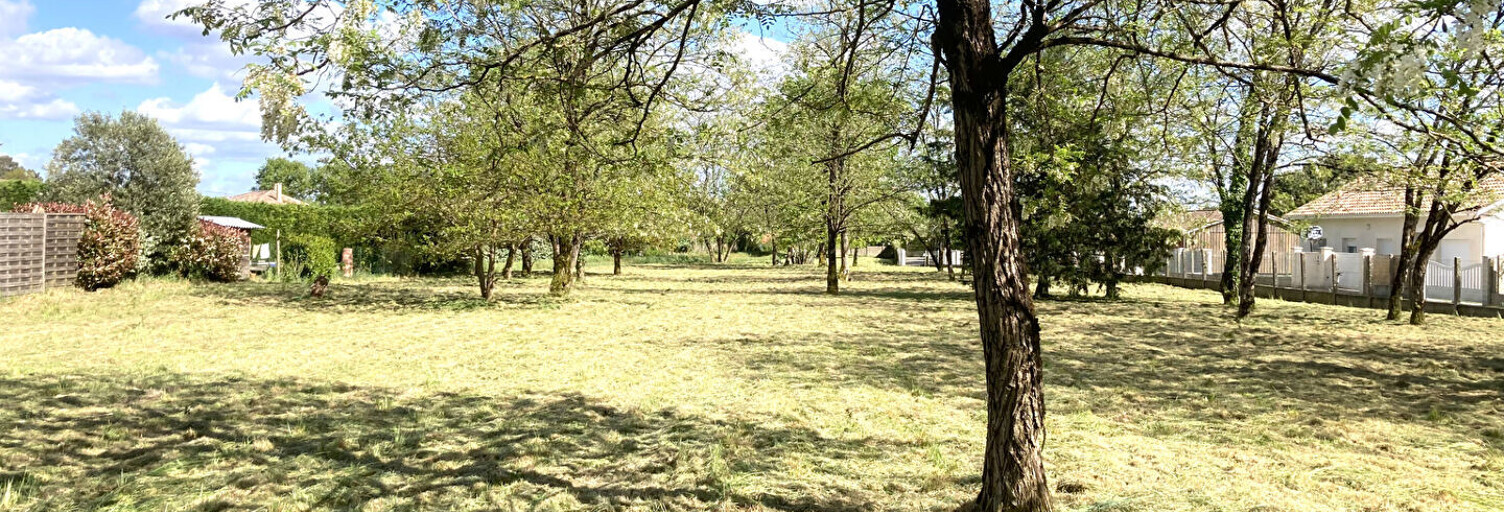 Terrain  1800 m² à vendre à Saint-Médard-en-Jalles (33160)