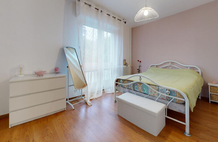 EN EXCLUSIVITÉ à Voiron Centre - T2 de 60 m² + cave + garage — photo 3