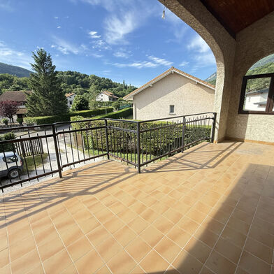 Appartement 5 pièces 245000 €